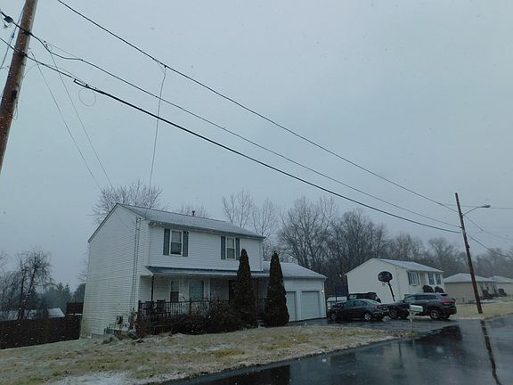 3rd image of 51 Oak Hill Dr