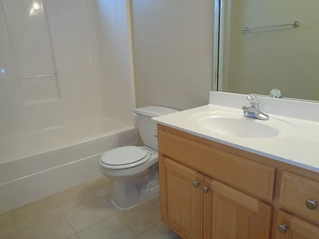 2406 Adelaide Dr — Photo 11