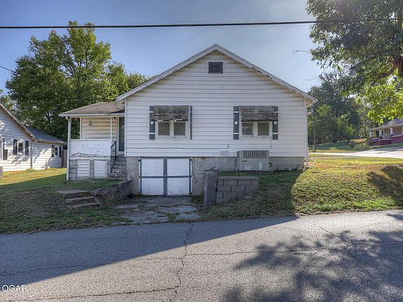 2nd image of 528 W Spring St