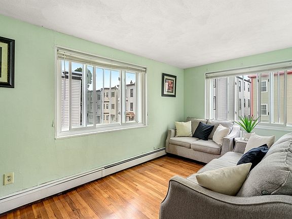 4th image of 842 Saratoga St