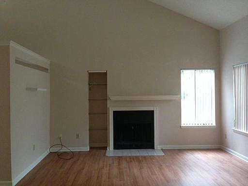 3rd image of 900 Bay Dr APT 31
