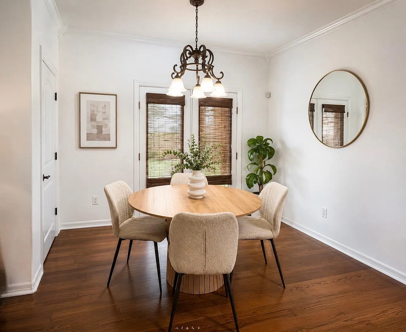 3 bed, 2.5 bath, 1374 sqft, $2,500 — Photo 3