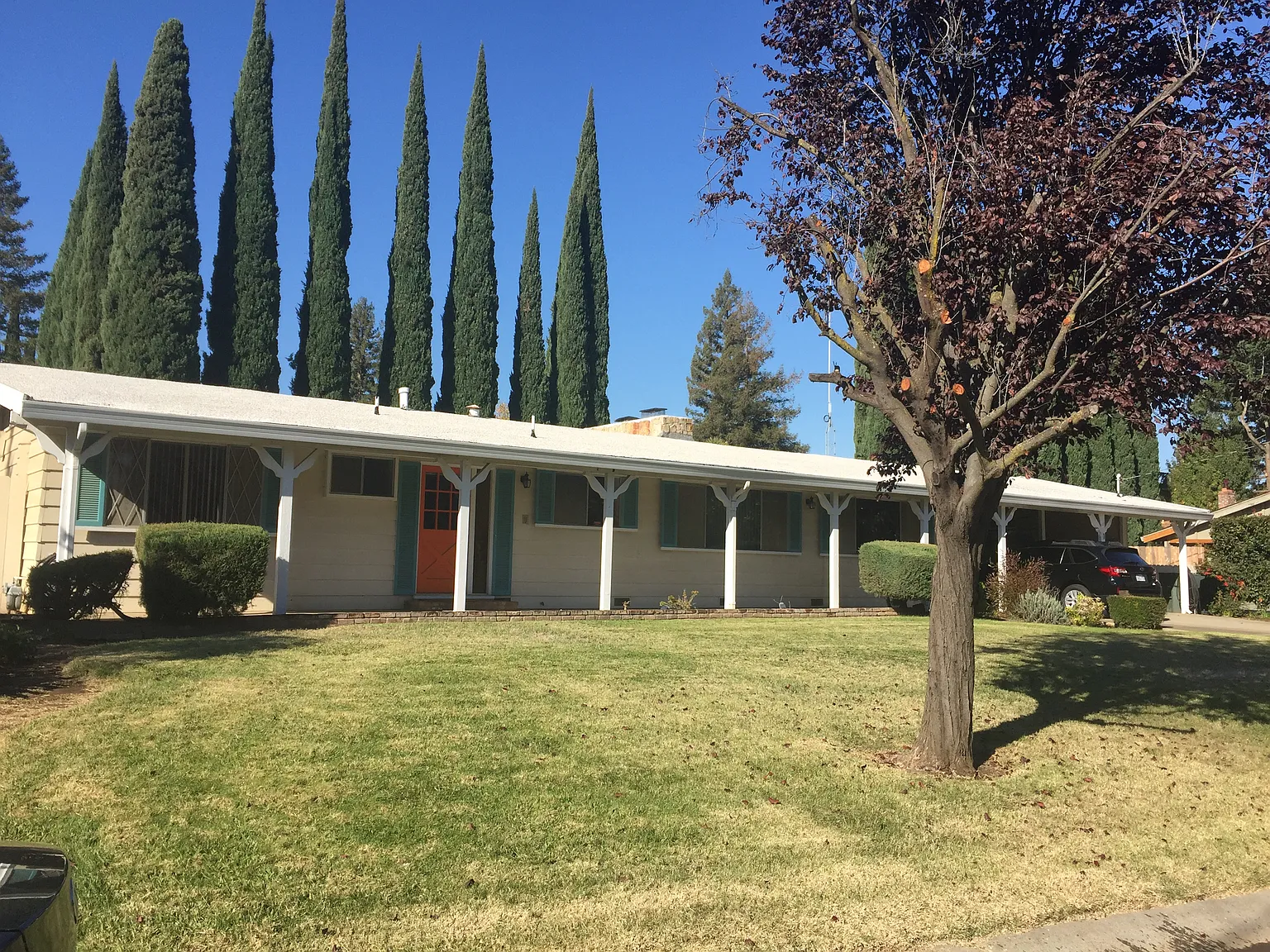 1215 Hillcrest Ave photo 1