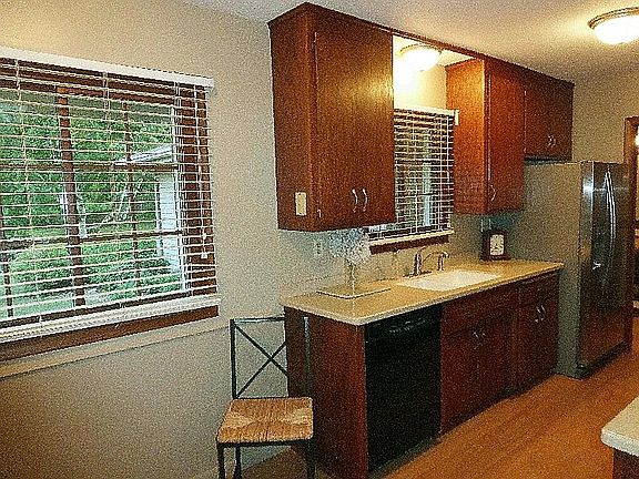 2nd image of 310 Heritage Cir S
