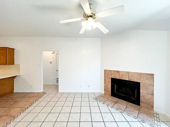 5th image of 3207 Raven Dr APT B