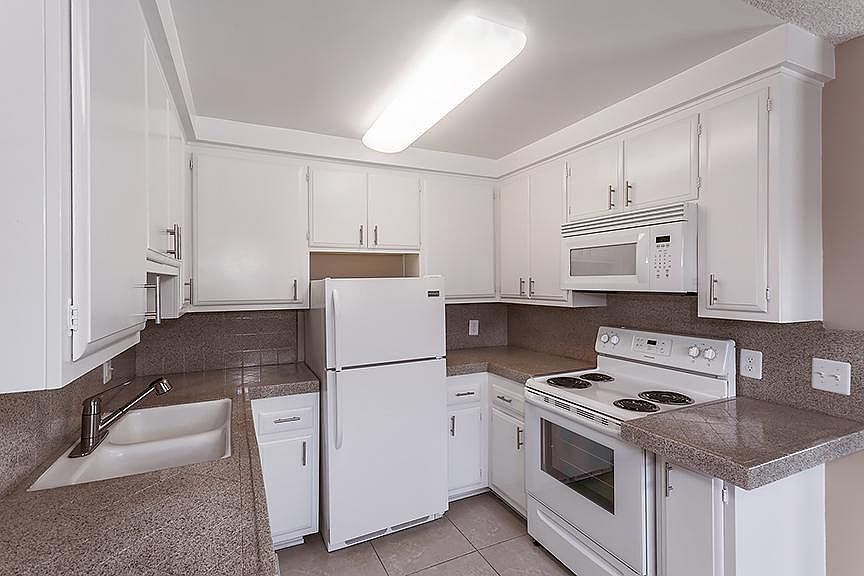 1st image of 321 S San Jose Ave #2