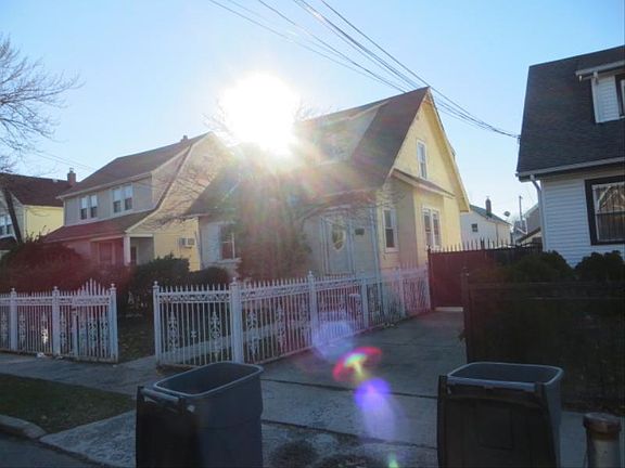 3rd image of 11918 180th St