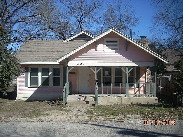 1st image of 207 N Avenue K