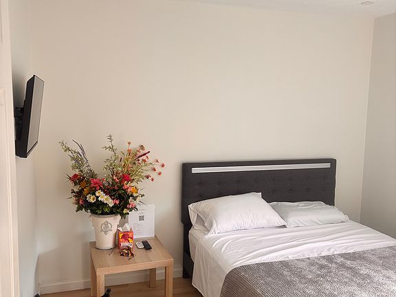 3rd image of 97 Cadogan Way #1