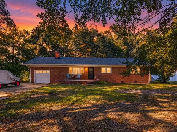 3532 Parr Ln, Chesapeake, VA 23323