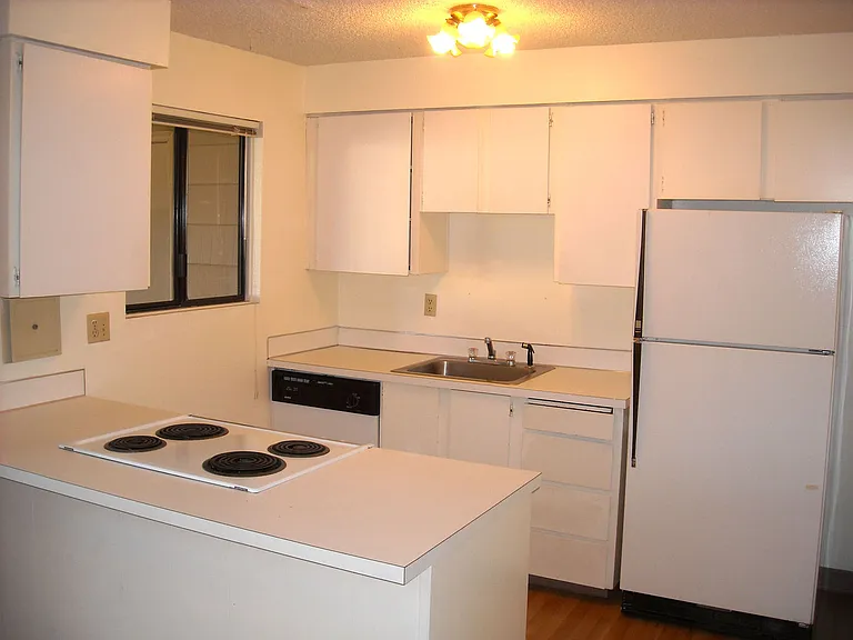 1359 Madras St SE — Photo 4
