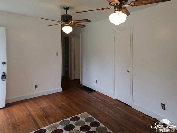 4th image of 2122 McKinney St
