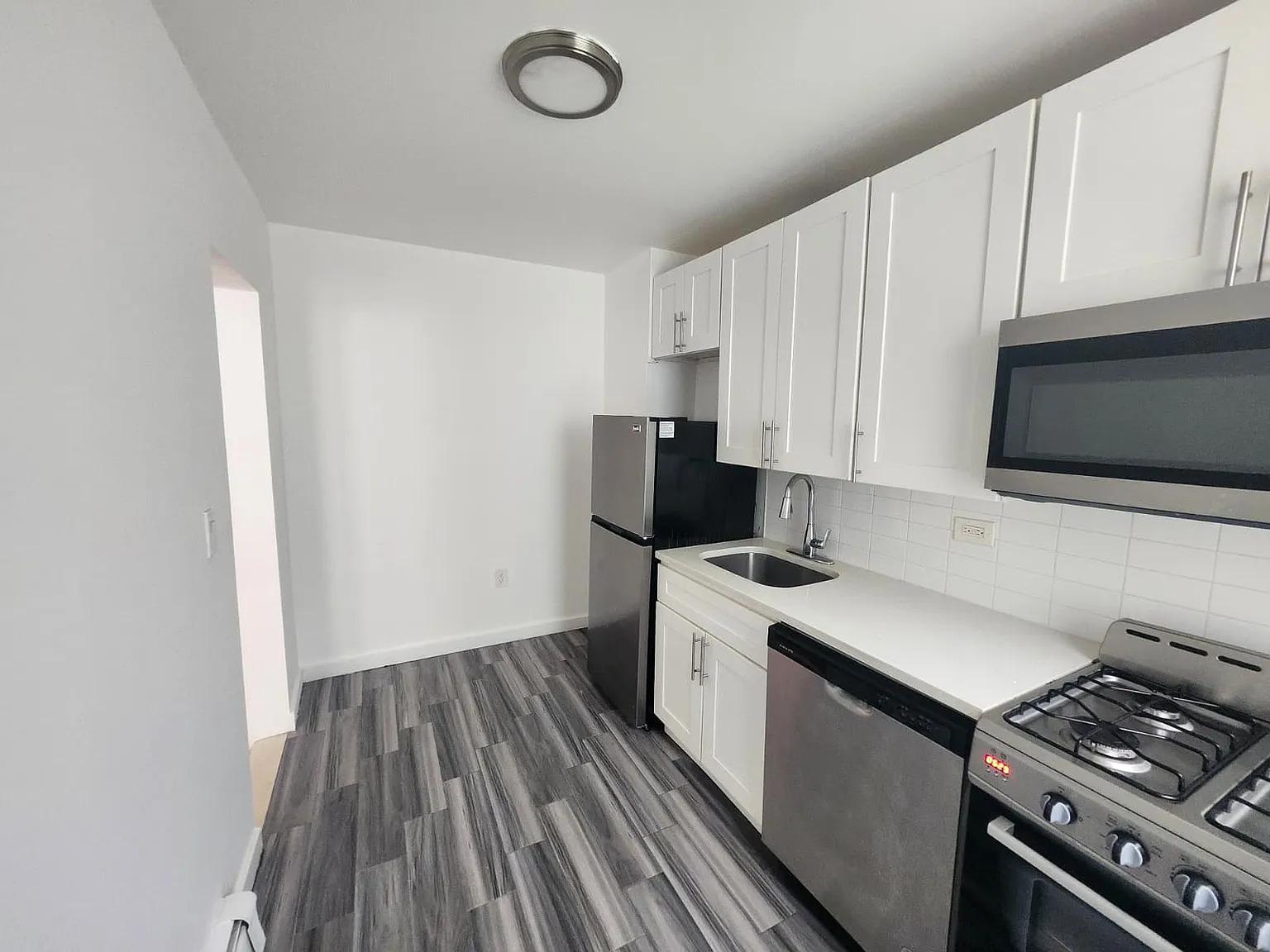16 Fulton Ave — Photo 2