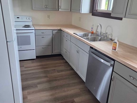 2nd image of 105 E Patterson Ave