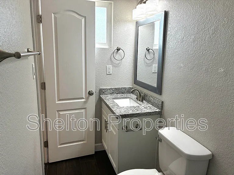 1421 S Roberts Rd — Photo 14