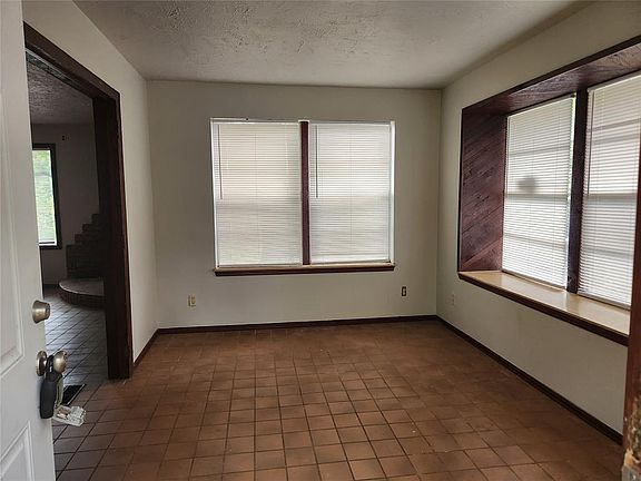 3rd image of 8701 Howard Ave