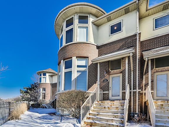 3rd image of 817 Dunlop Ave