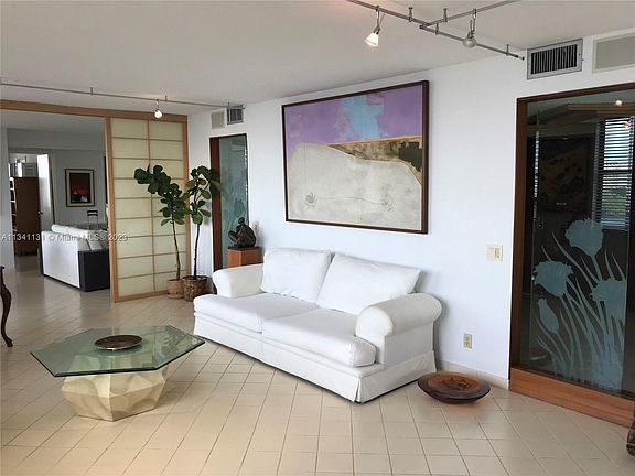 4th image of 18151 NE 31st Ct APT 817