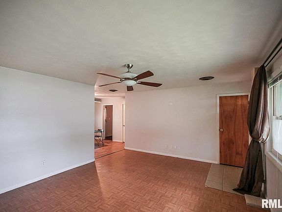 3rd image of 2209 W Cashman Ct