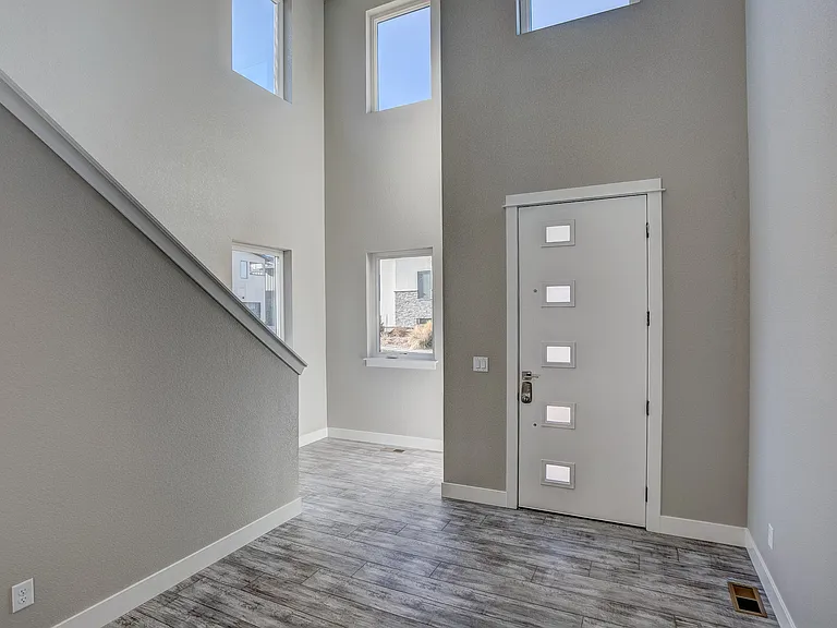 817 Cherokee Dr — Photo 5