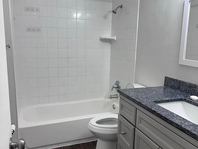 907 Royal Oak Ct — Photo 18