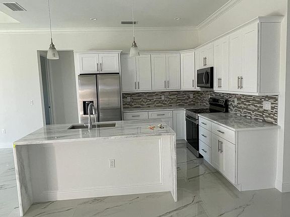 5th image of 3864 20th Ave NE