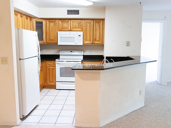 3rd image of 822 Camargo Way Unit 208