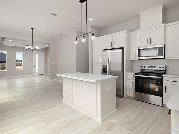 5th image of 2300 Cardinal Dr