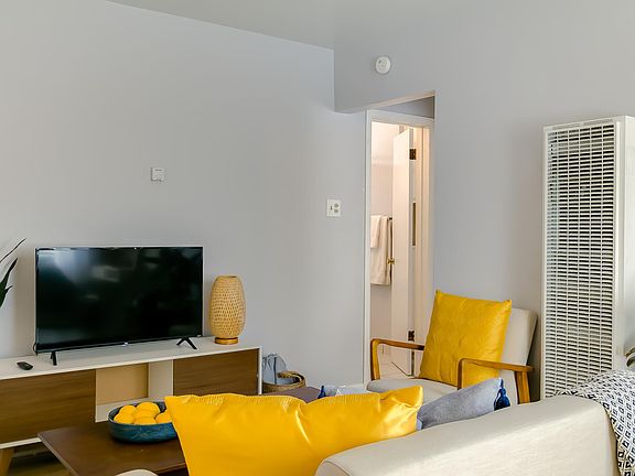 2nd image of 1510 Carlisle Blvd NE #2