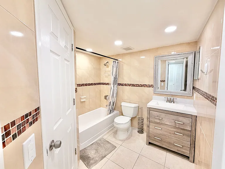 150 Santa Clara Dr #4 — Photo 11