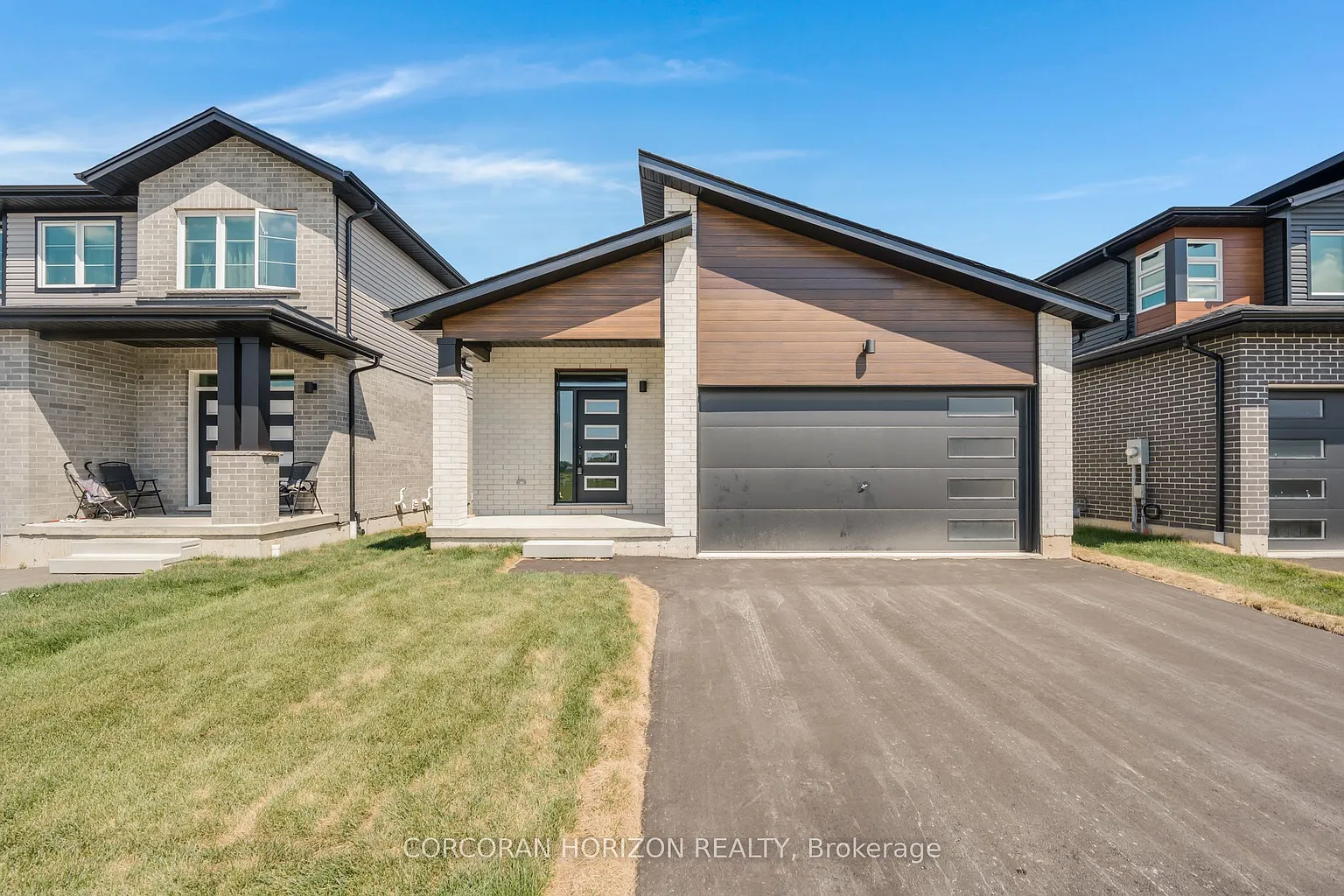 52 Moon Cres photo 1