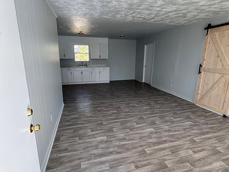 303 Kentucky Ave — Photo 2