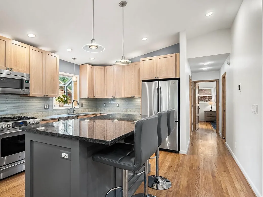 Building Photo - 8408 Brewster Dr