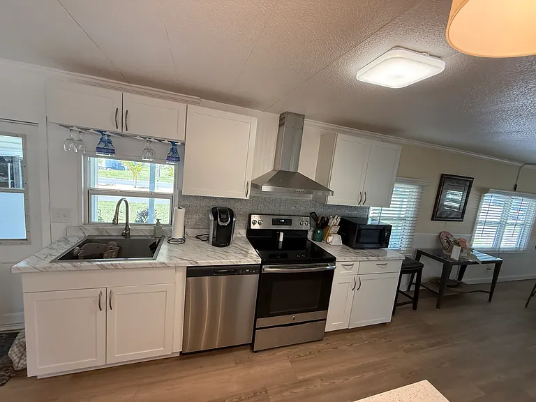 217 Periwinkle St — Photo 8