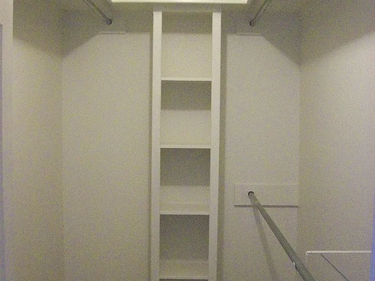 401 Justice Ave — Photo 14