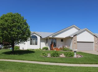 1719 S Aberdeen Cir, Sioux Falls, SD 57106