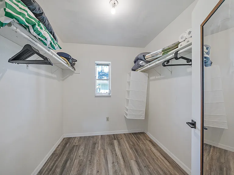 708 Shore Rd #D — Photo 13