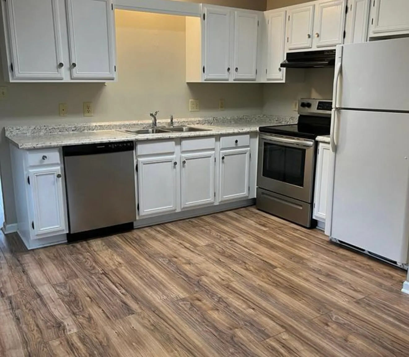 2 bed, 884 sqft, $1,300 — Photo 4