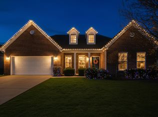 413 Paddock Dr, Versailles, KY 40383