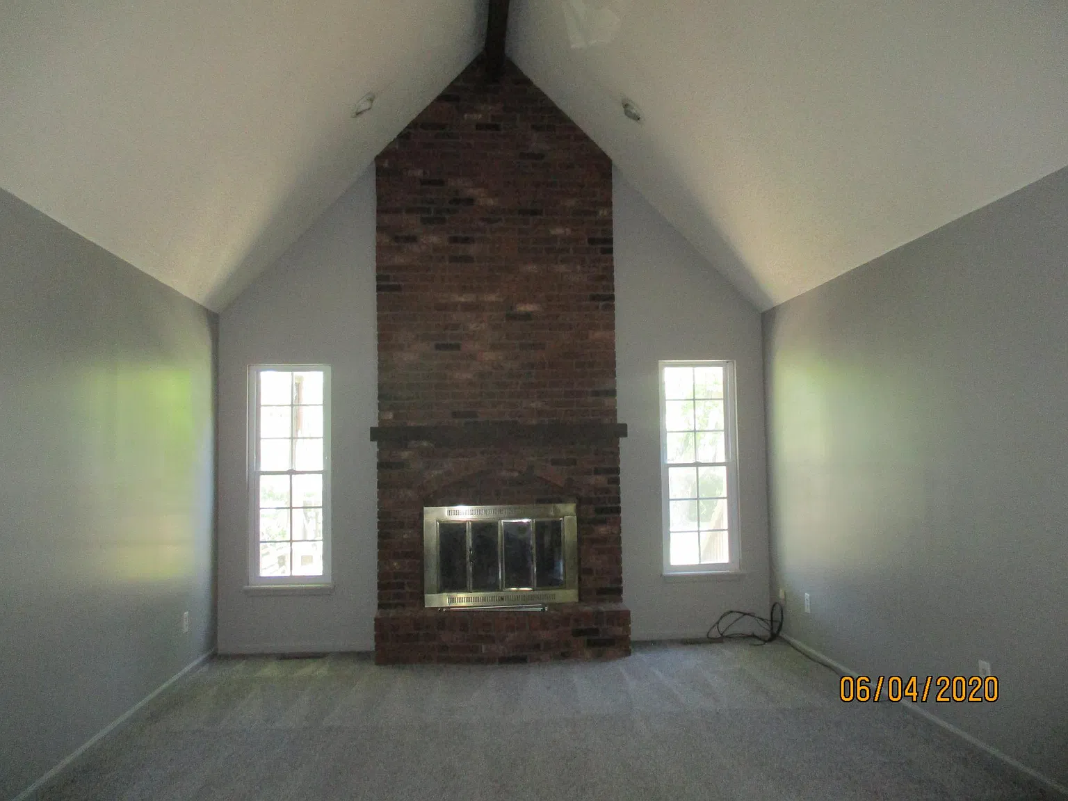4 bed, 1000 sqft, $2,345 — Photo 4