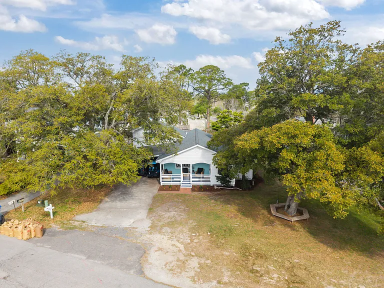 109 River Dr — Photo 3