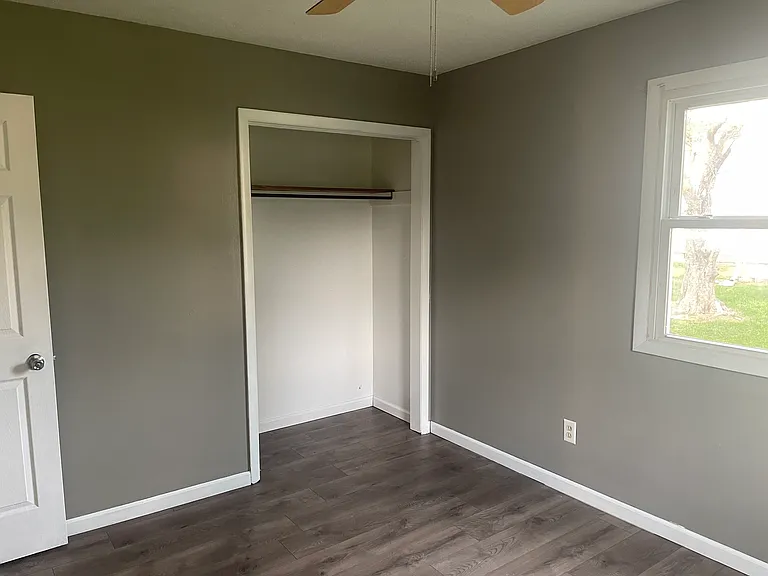 710 Van Buren St — Photo 8