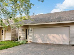 961 Carmel Ct, Shoreview, MN 55126