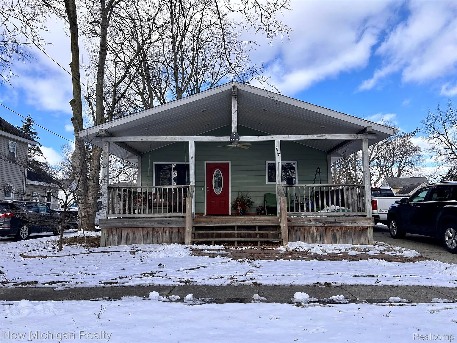 210 W Oliver St photo 1