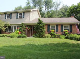 2810 Fiddlers Green Rd, Lancaster, PA 17601