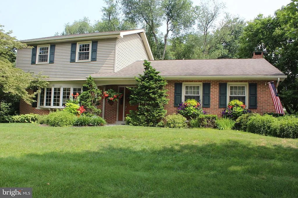 2810 Fiddlers Green Rd photo 1