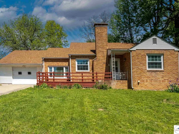 306 E Washington St, Windsor, MO 65360