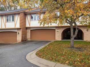 6913 Edenvale Blvd, Eden Prairie, MN 55346