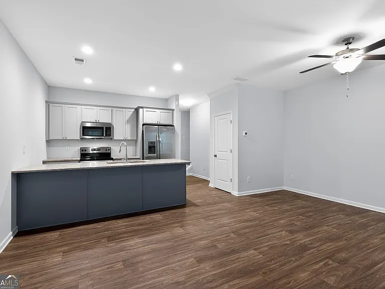 3122 Meadowstone Ln SW — Photo 2