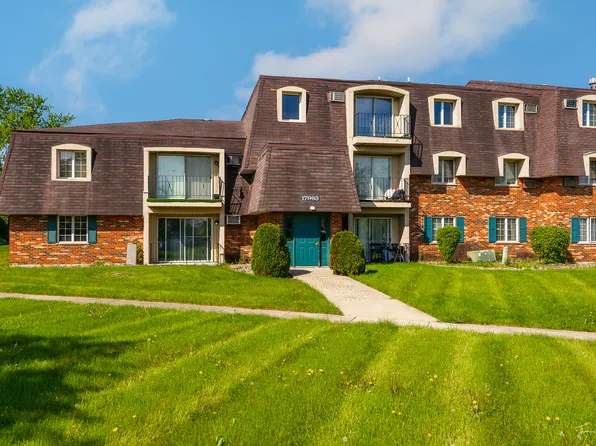 17963 Huntleigh Ct APT 302, Country Club Hills, IL 60478